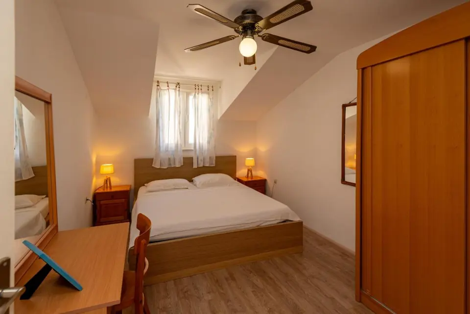 Bedroom with a double bed and ceiling fan
